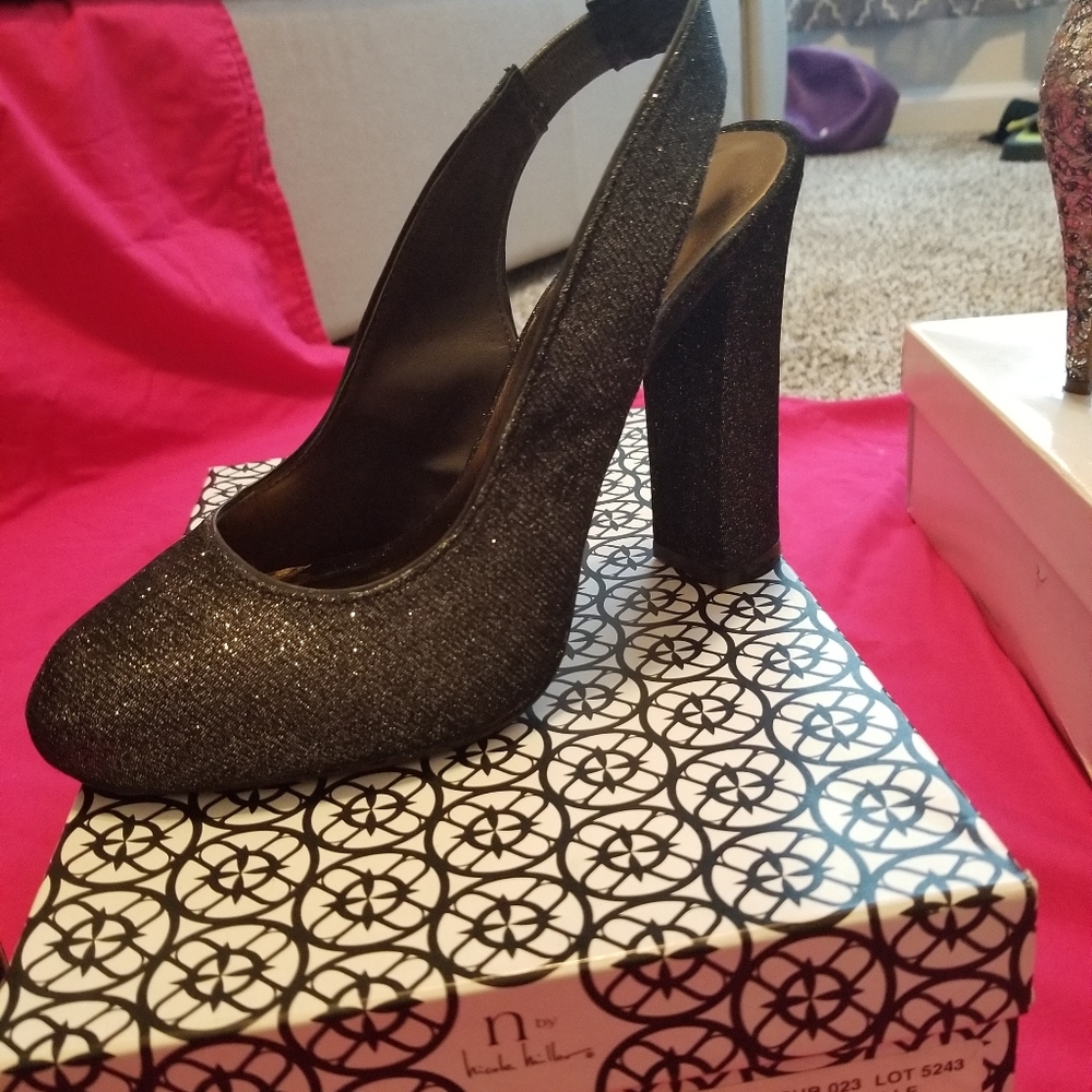 Nivole Miller, Gray/Pewter, glimmery pumps, size 8